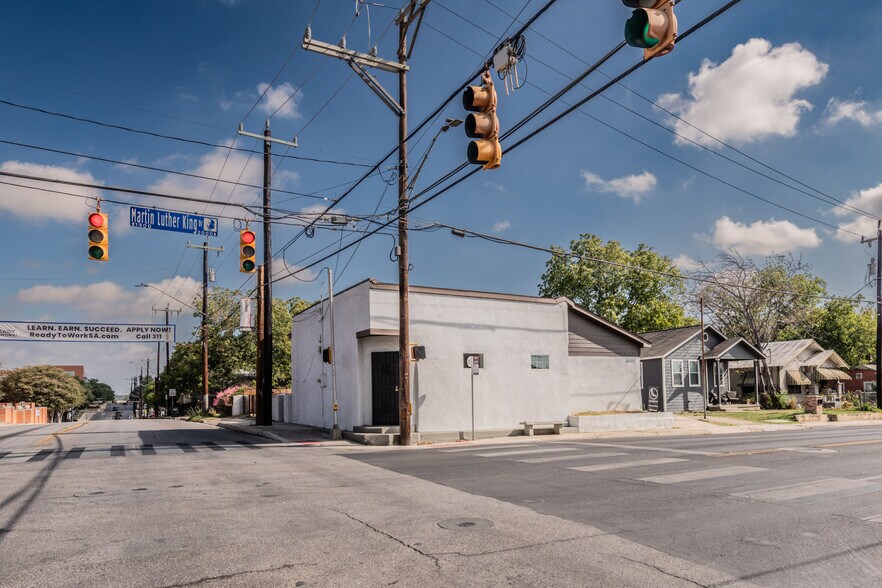 More Photos Of 630 S Walters, San Antonio Freestanding For Sale