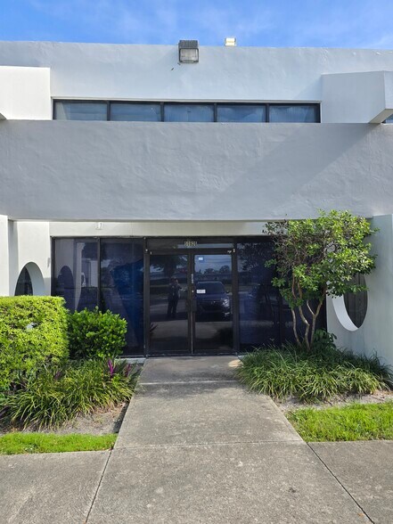 More Photos Of 11917-11929 W Sample Rd, Coral Springs Warehouse For Lease