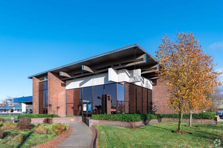 More Photos Of 8801 S Tacoma Way, Tacoma Freestanding For Sale