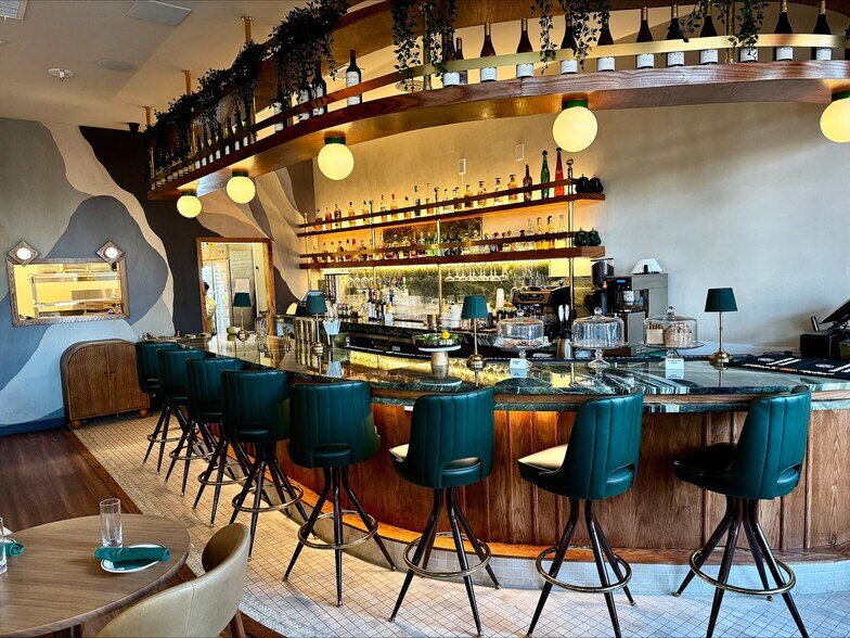 More Photos Of 508 W Wall St, Midland Office For Lease