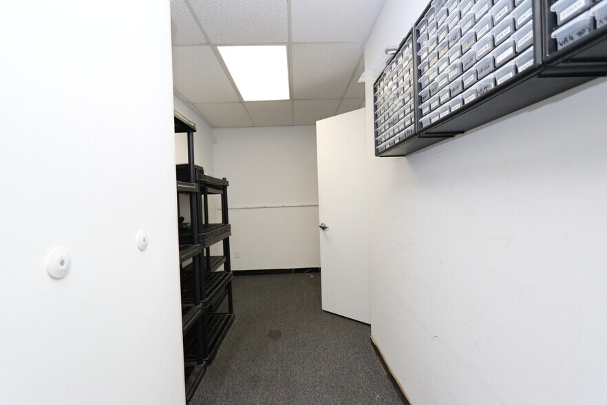 More Photos Of 25 S Lexington Springmill Rd, Mansfield Freestanding For Sale