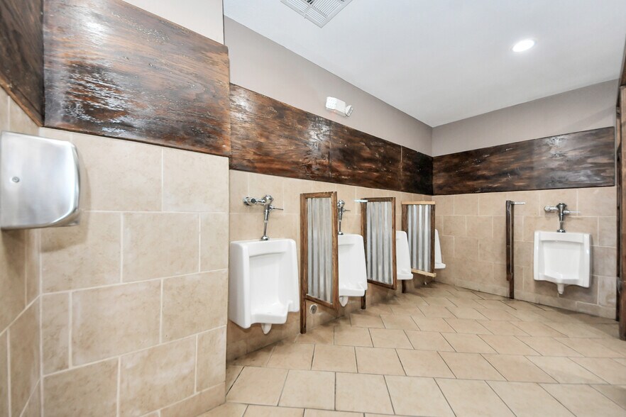 More Photos Of 11730 Aldine Westfield Rd, Houston Warehouse For Sale