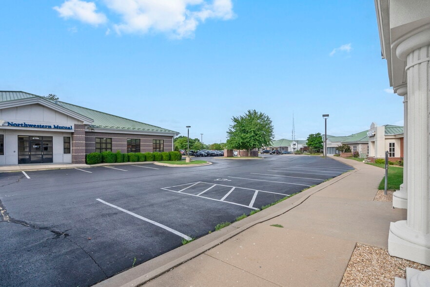 More Photos Of 909 E Republic Rd, Springfield Office For Lease