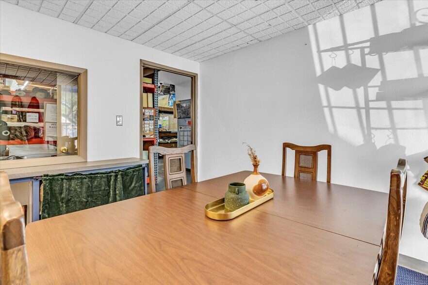 More Photos Of 1401 N Bailey Ln, Tucson Showroom For Sale