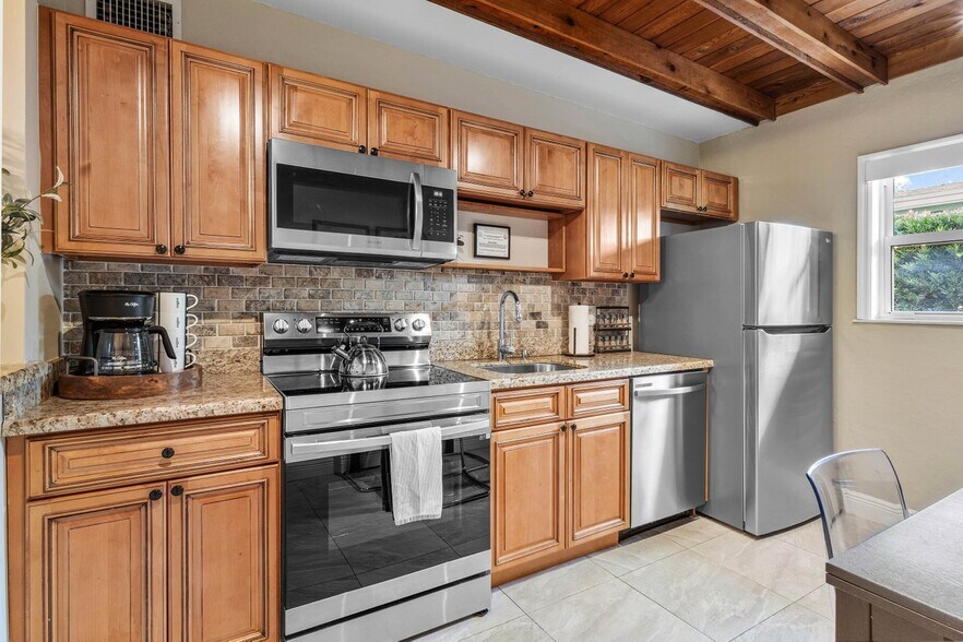 More Photos Of 615-617 NE 9th Ave, Fort Lauderdale Apartments For Sale