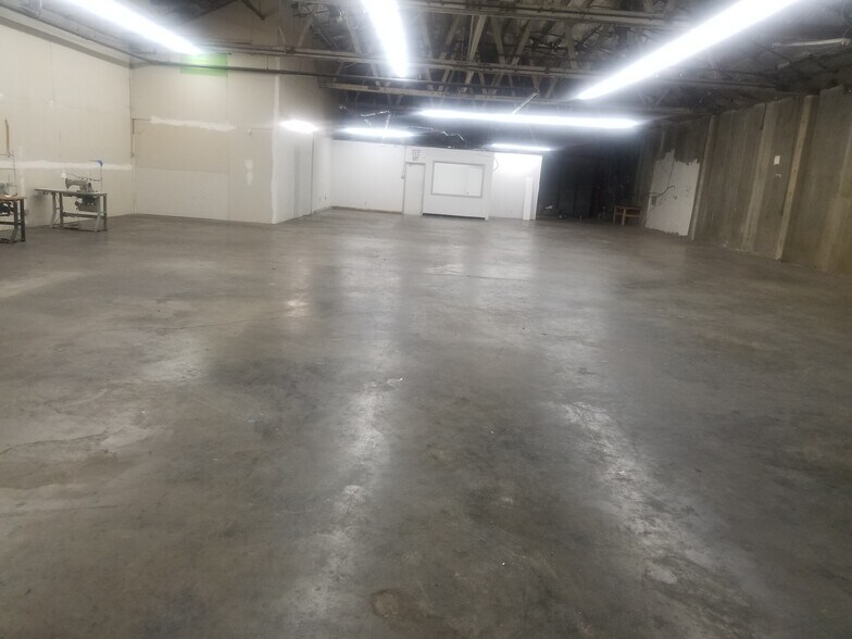 More Photos Of 620 S Clarence St, Los Angeles Manufacturing For Lease