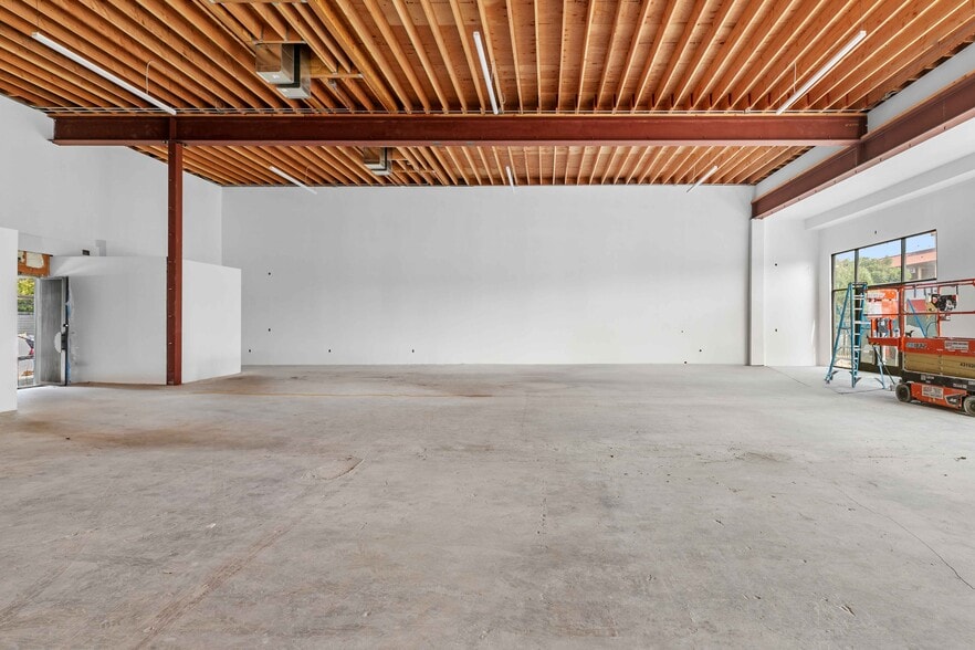 More Photos Of 5933 Vineland Ave, North Hollywood Storefront For Lease