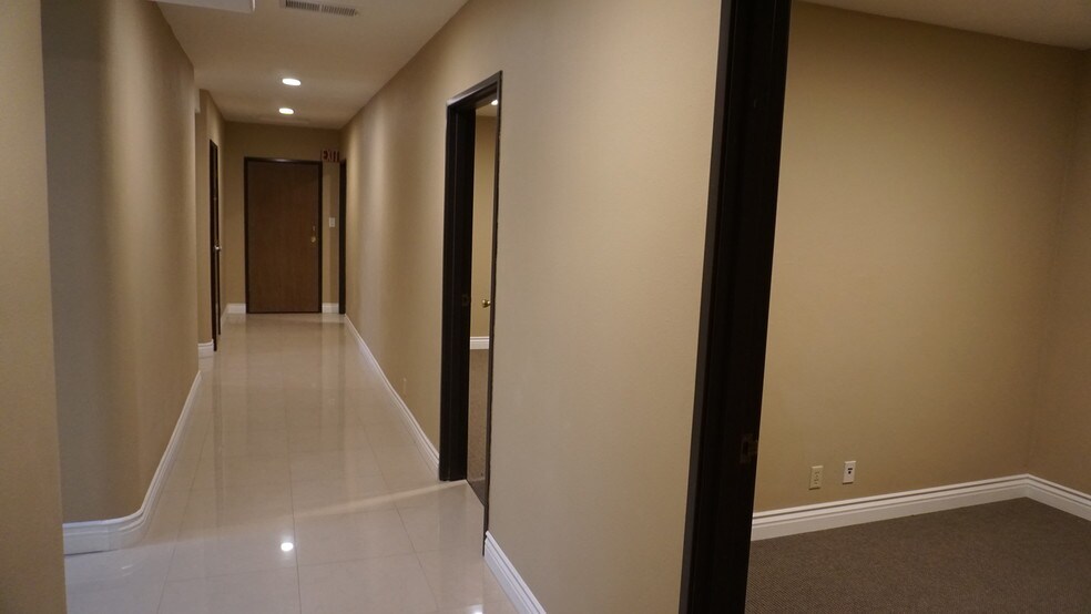 More Photos Of 301-311 W Civic Center Dr, Santa Ana Office For Lease
