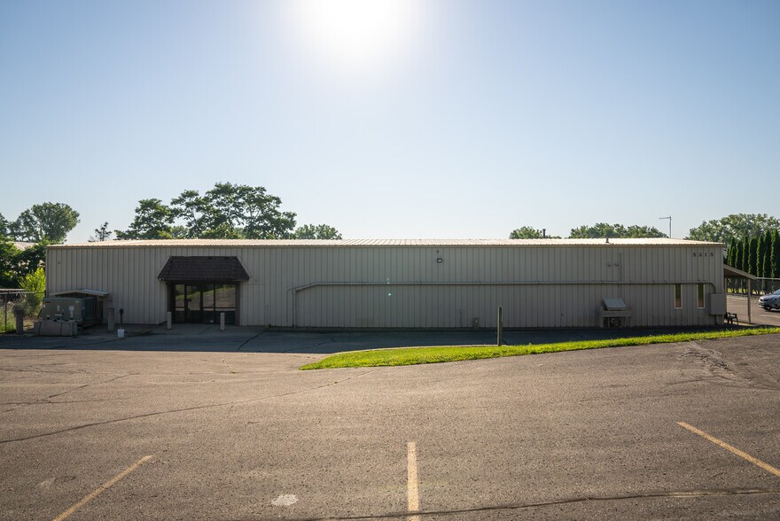 More Photos Of 5215 Gershwin Ave, Oakdale Light Distribution For Sale