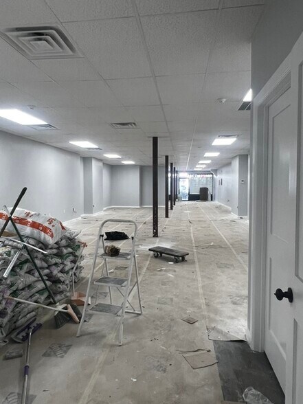 More Photos Of 906 Summit Ave, Union City Storefront Retail Residential For Lease