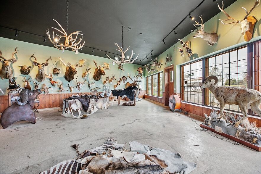 More Photos Of 5700 SE Foster Rd, Portland Storefront Retail Office For Sale