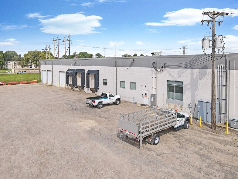 More Photos Of 7900 Chicago Ave, Bloomington Distribution For Sale