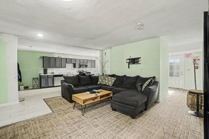 More Photos Of 4431 N 60th Ave, Omaha Office Residential For Sale