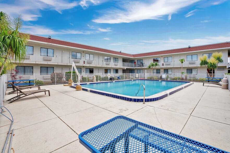 More Photos Of 7455 W Irlo Bronson Memorial Hwy, Kissimmee Hotel For Sale