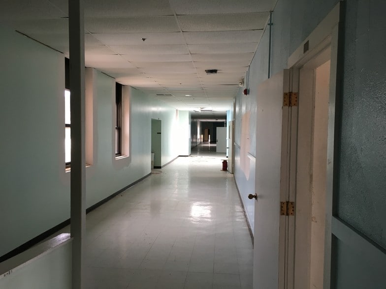 More Photos Of 1400 NW 3rd St, Oklahoma City Schools For Sale