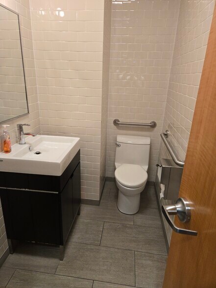 More Photos Of 18 Studio Arcade, Bronxville Medical For Lease