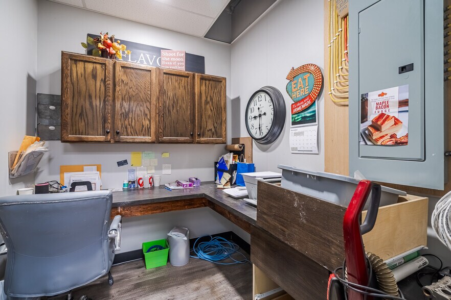 More Photos Of 20 Railway Av S, Marwayne General Retail For Sale