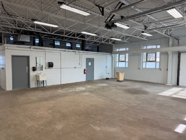 More Photos Of 3475 Cardiff Ave, Cincinnati Warehouse For Lease