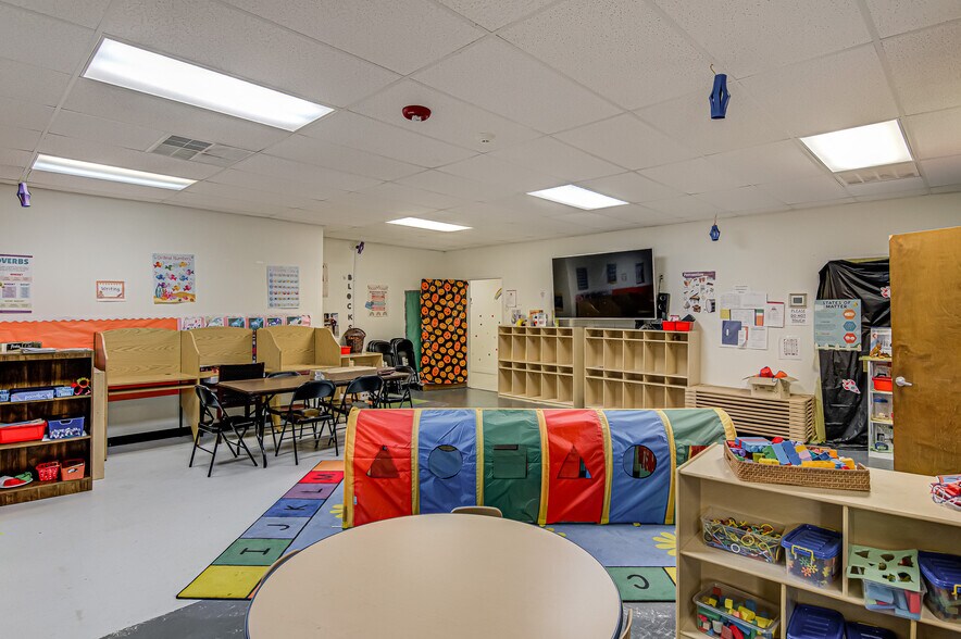 More Photos Of 5016 Old Walkertown Rd, Winston-Salem Daycare Center For Sale