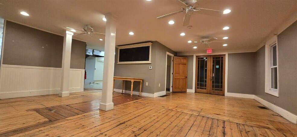 More Photos Of 31 Central Square, Troy Storefront Retail Residential For Lease