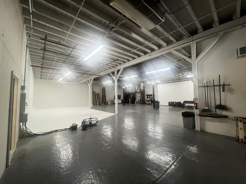More Photos Of 300 Kingsland Ave, Brooklyn Warehouse For Lease