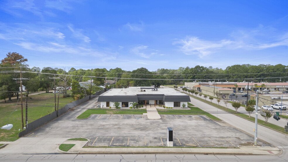 Primary Photo Of 1915 N Frazier St, Conroe Storefront Retail Office For Sale