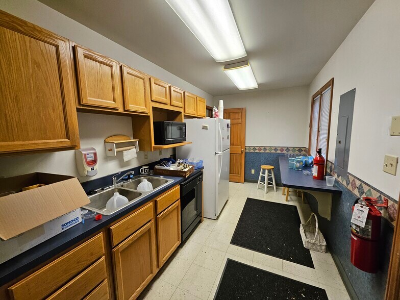 More Photos Of 13330 Darmstadt Rd, Evansville Office For Sale