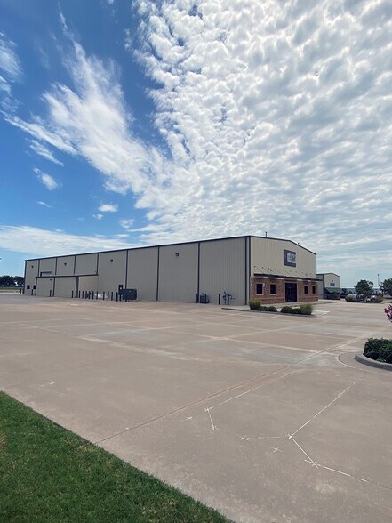 More Photos Of 12400 S Sunnylane Rd, Moore Manufacturing For Lease