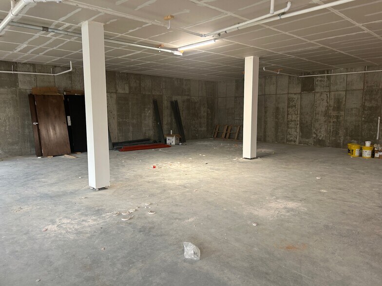 More Photos Of 860 Haines Dr, Liberty Office For Lease