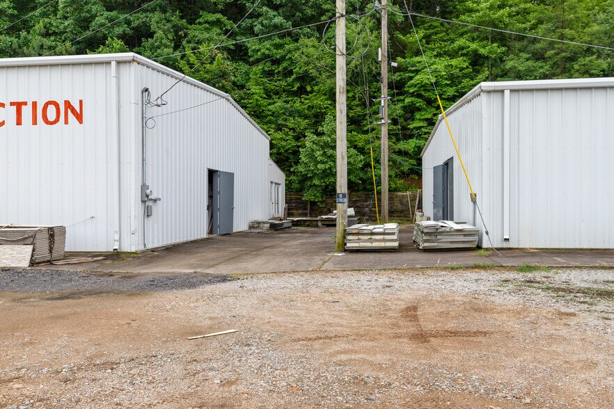 More Photos Of 1416 Highway 70 W, Waverly Flex For Sale