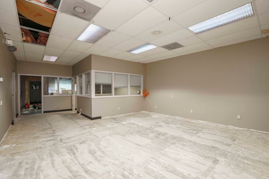 More Photos Of 1310 S Commerce St, Harlingen Office For Sale