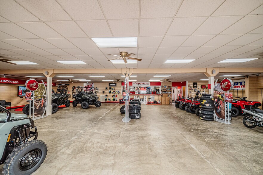 More Photos Of 1014 W Main St, Princeton Freestanding For Sale