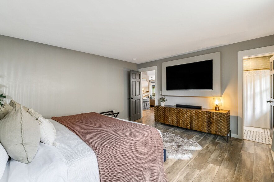 More Photos Of 4102 Soco Rd, Maggie Valley Hotel For Sale