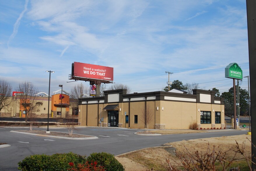 More Photos Of 7308 Shallowford Rd, Chattanooga Storefront Retail Office For Lease