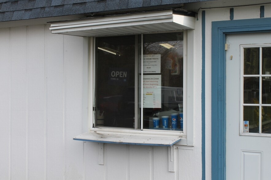 More Photos Of 408 E Comanche Ave, Shabbona General Retail For Sale