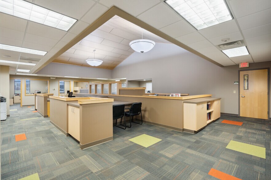 More Photos Of 3015 Greyhound Dr, Waterloo Medical For Lease