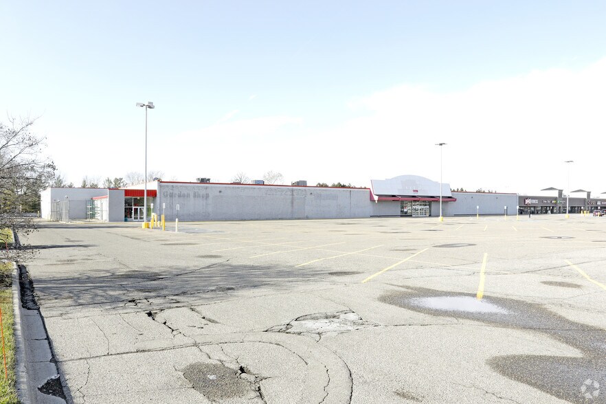 More Photos Of 41701-41941 Garfield Rd, Clinton Township Unknown For Lease