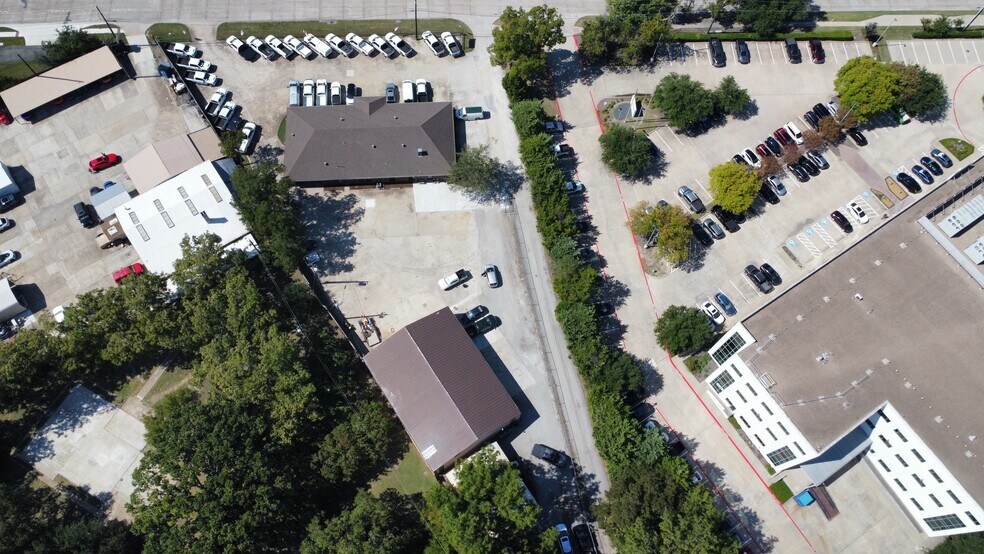 More Photos Of 6812 Avenue K, Plano Flex For Lease