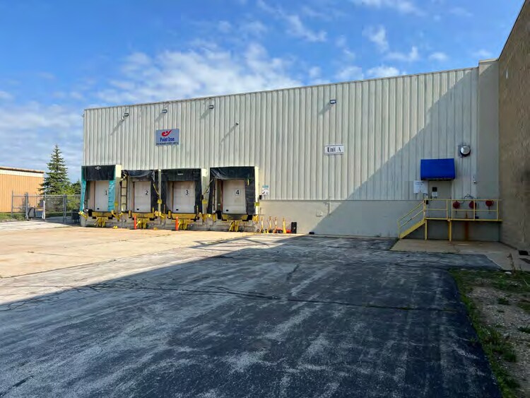 More Photos Of 1045 Hickory St, Pewaukee Warehouse For Lease