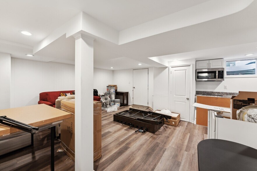 More Photos Of 5730 Biscayne dr, Alexandria Office For Sale