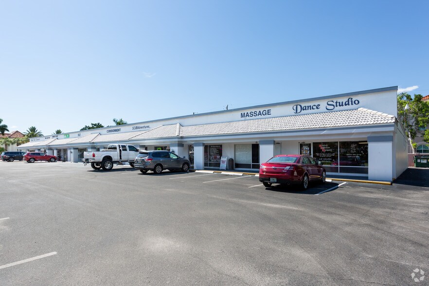 More Photos Of 971 Creech Rd, Naples Freestanding For Lease