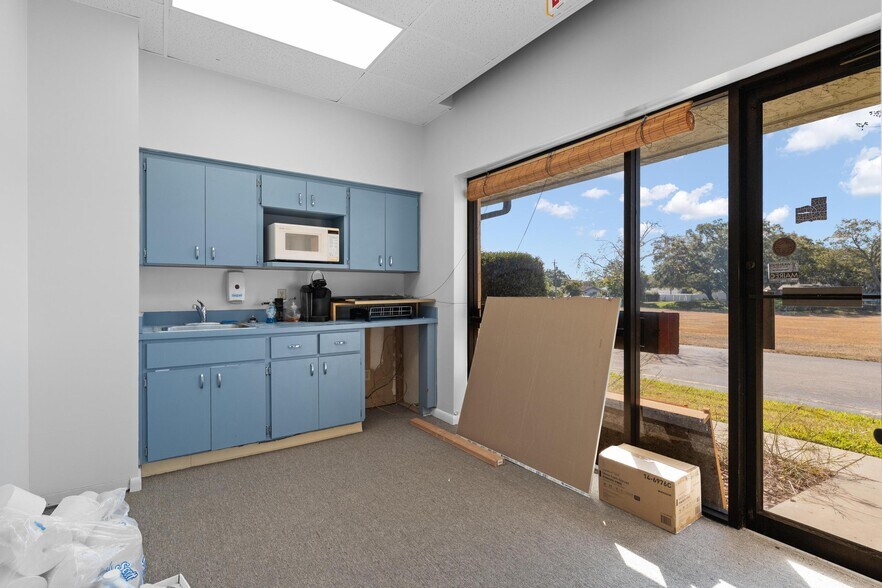 More Photos Of 2339 Sunset Point Rd, Clearwater Medical For Lease