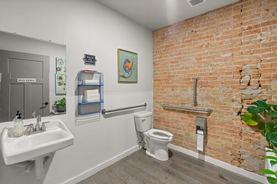 More Photos Of 2556 Washington Blvd, Ogden Storefront For Lease