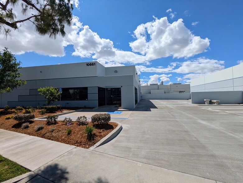 Primary Photo Of 10661 Pullman Ct, Rancho Cucamonga Warehouse For Lease