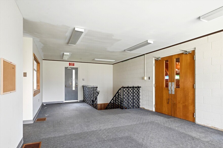 More Photos Of 105 Goldenrod Ave, Ozawkie Industrial For Sale