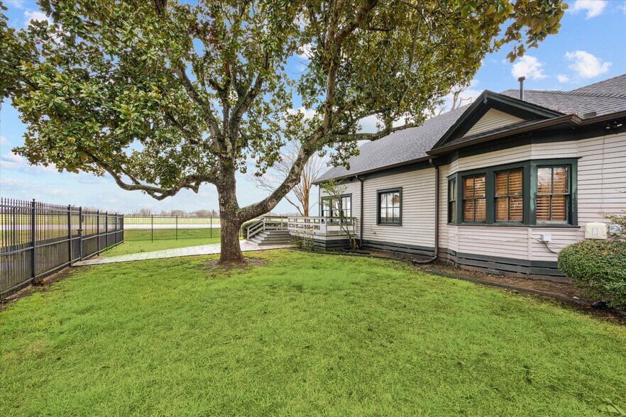 More Photos Of 35119 FM 1093, Simonton Office For Sale