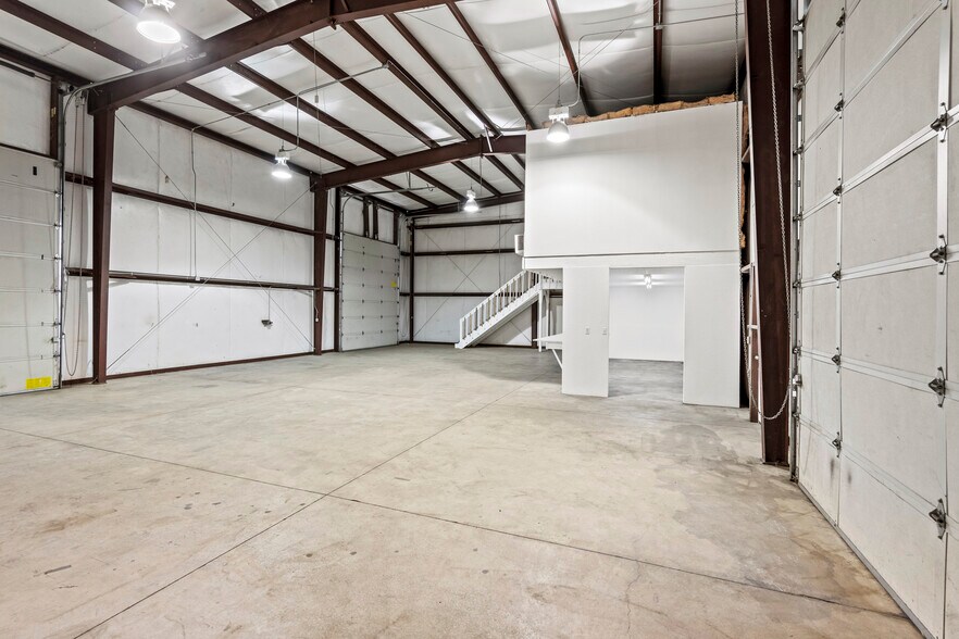 More Photos Of 1344 Brookside Blvd, Grants Pass Warehouse For Lease