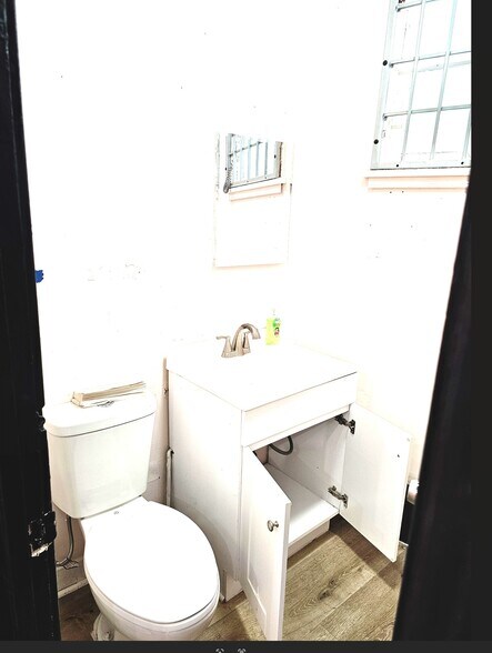 More Photos Of 5275-5287 W Pico Blvd, Los Angeles General Retail For Sale