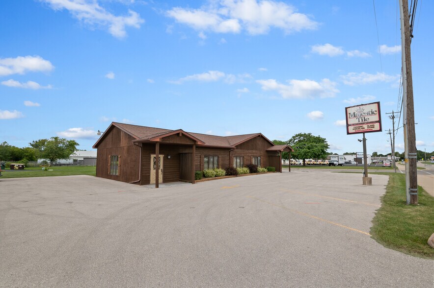 Primary Photo Of 1308 Bellevue St, Green Bay Storefront Retail Office For Sale