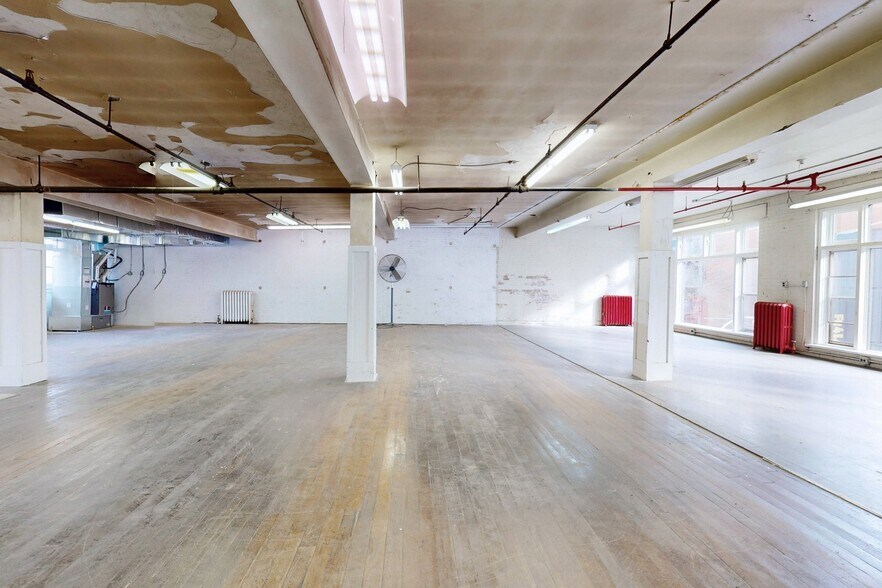More Photos Of 10-14 Mccaul St, Toronto Office For Sale